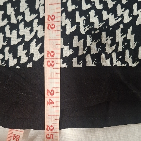 Cynthia Rowley Wome's Black and White Patterned Blouse Size XL - Picture 7 of 7